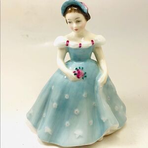 DOULTON & CO Porcelain Figurine 💐THE BRIDESMAID💐